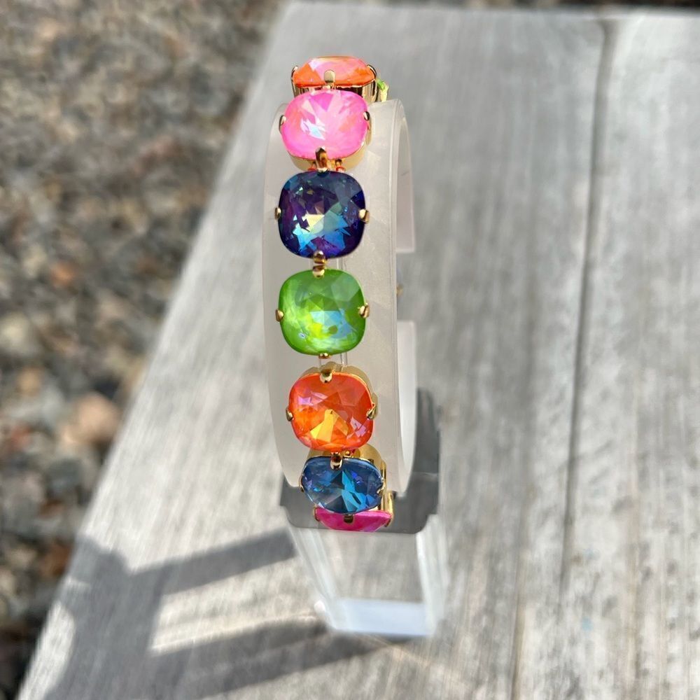 Handcrafted bracelet with Swarovski crystal